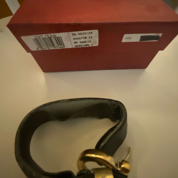Salvatore Ferragamo Gancio Buckle Leather Bracelet - Picture 10 of 14
